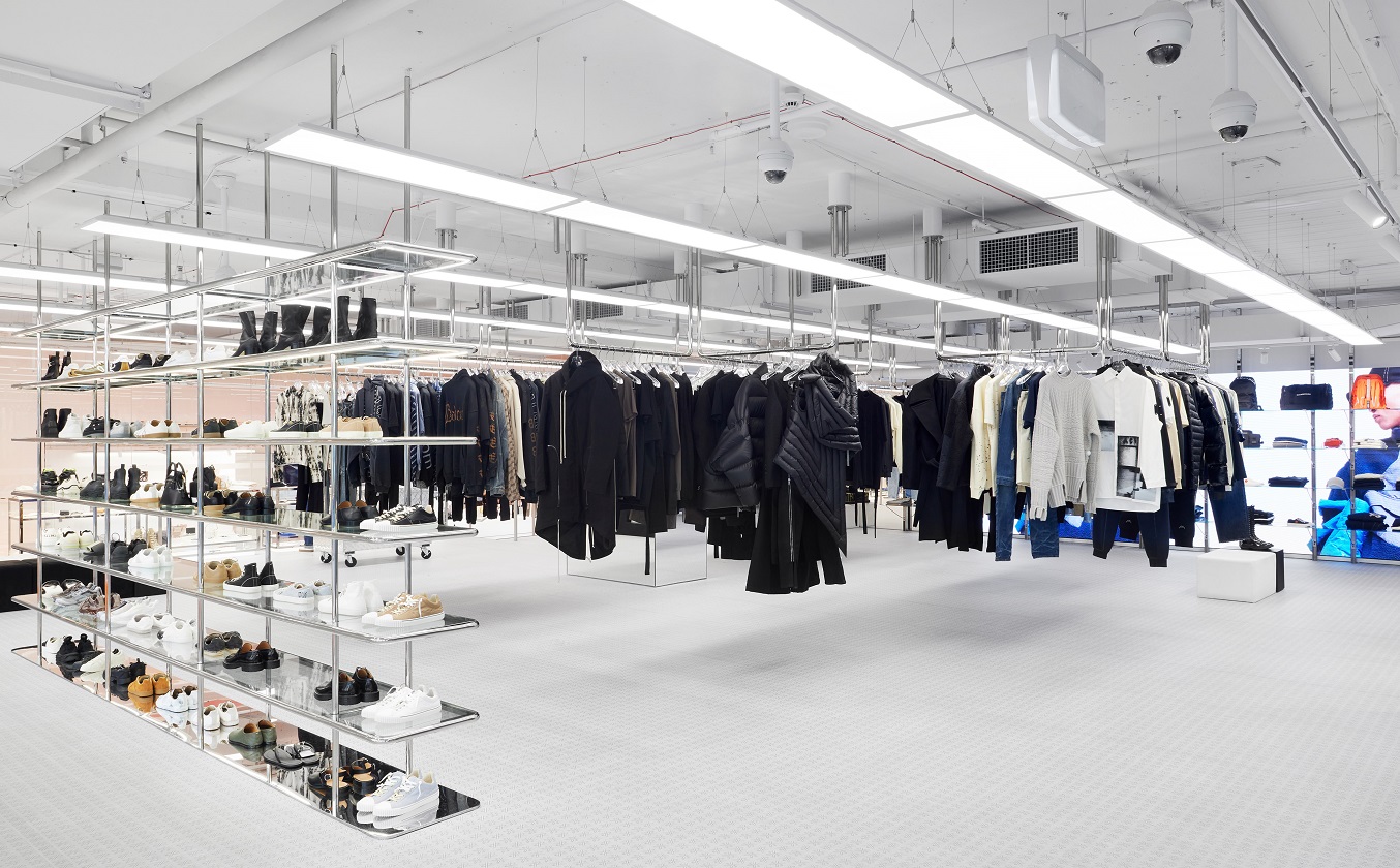 INTERNATIONAL LUXURY AT MARAIS MEN'S